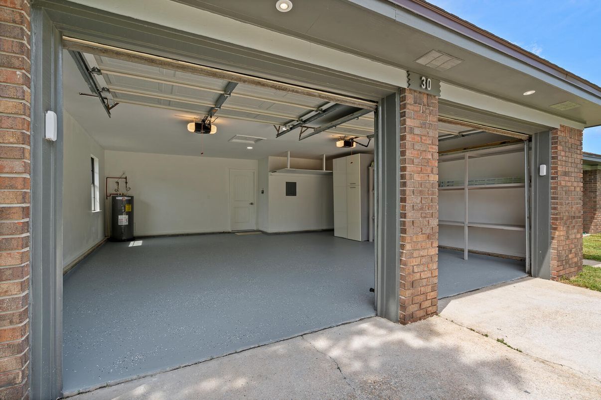 Exterior, Garage