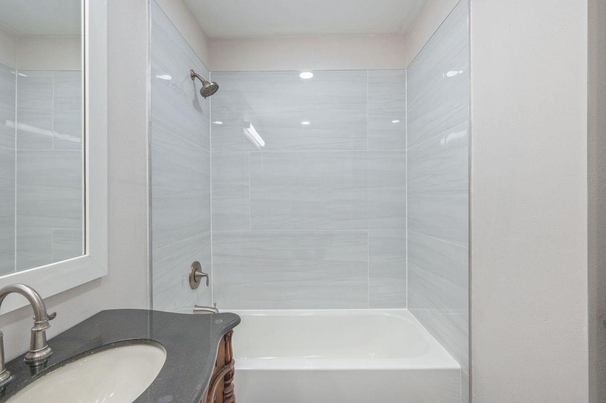 Bathroom, Interior, Recessed Lighting