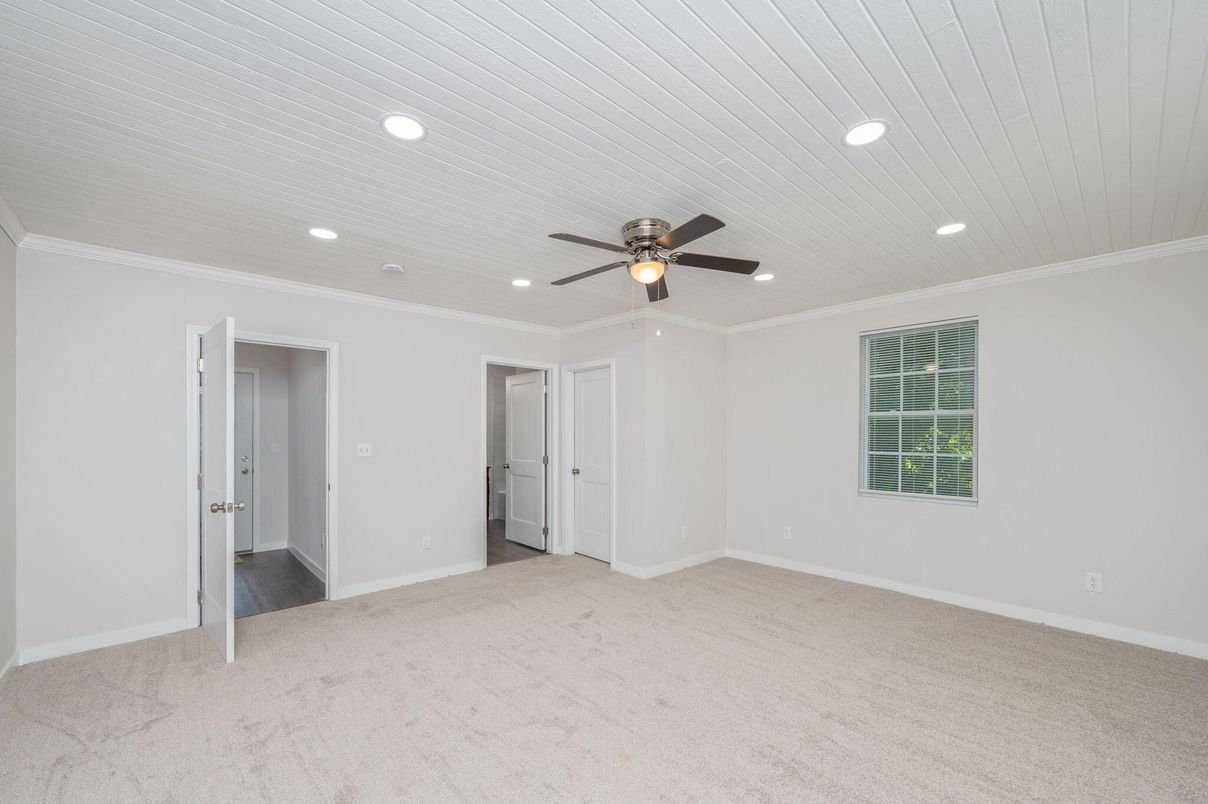 Empty room, Interior, Recessed Lighting