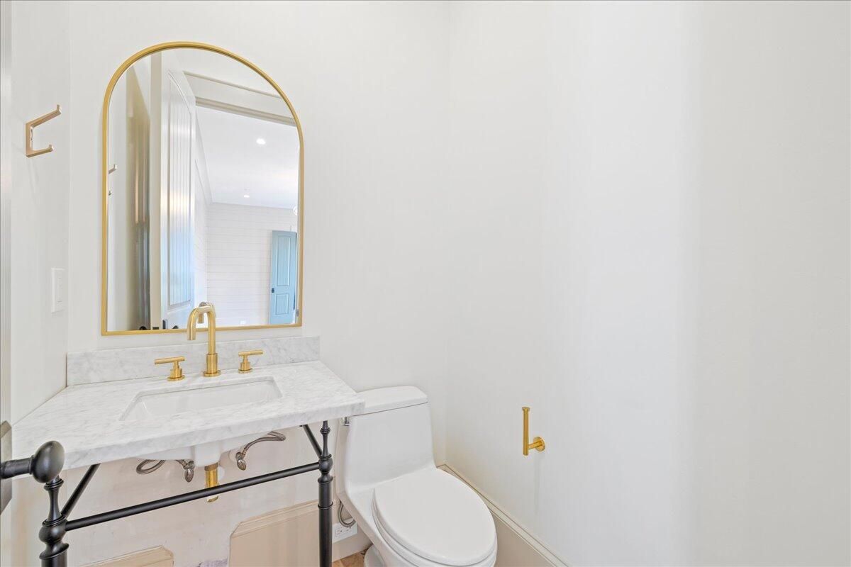 Bathroom, Interior, Recessed Lighting