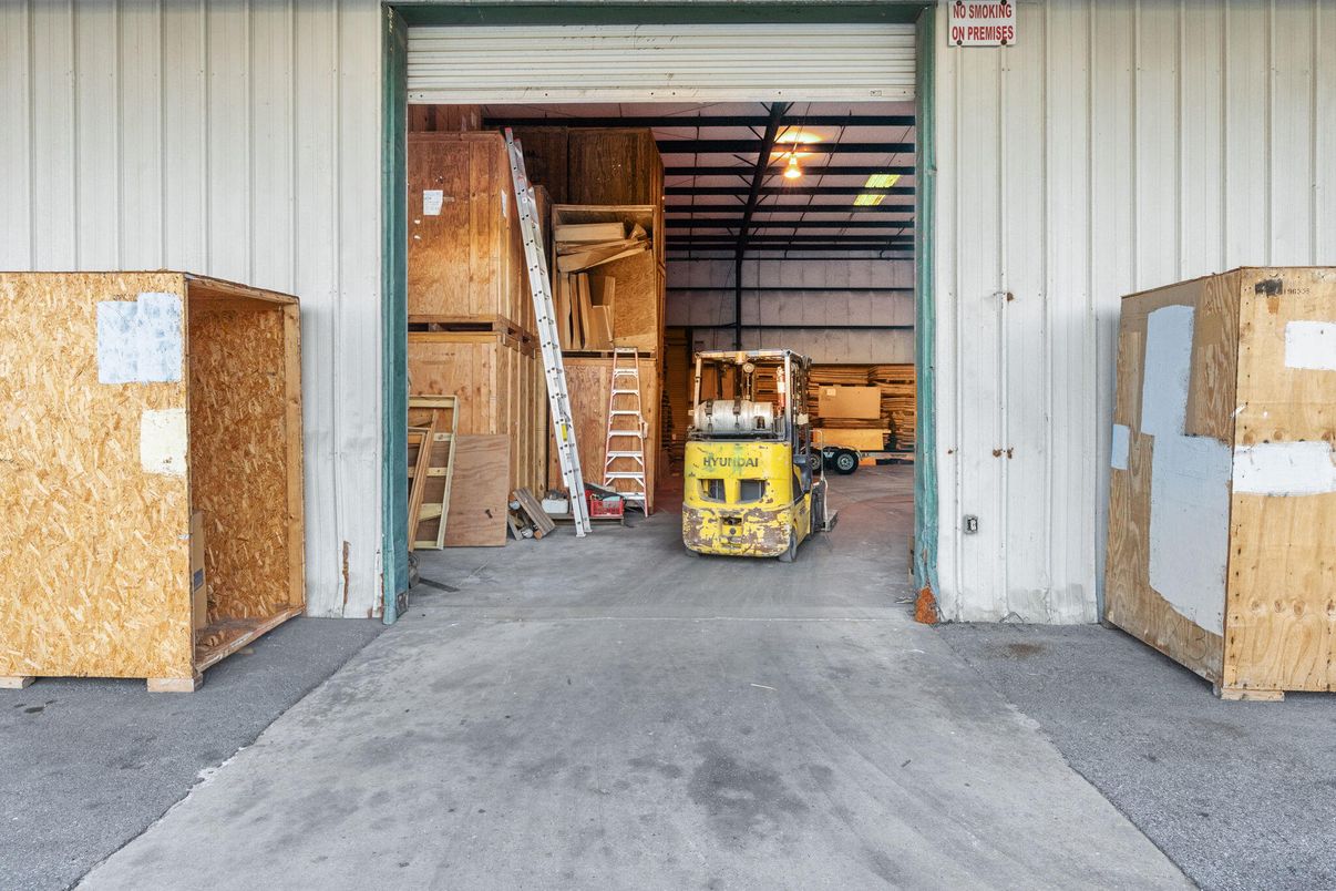 Garage, Interior