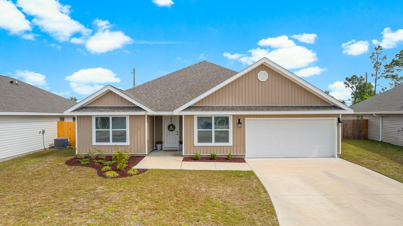 Attached, Exterior, Facade, Ranch