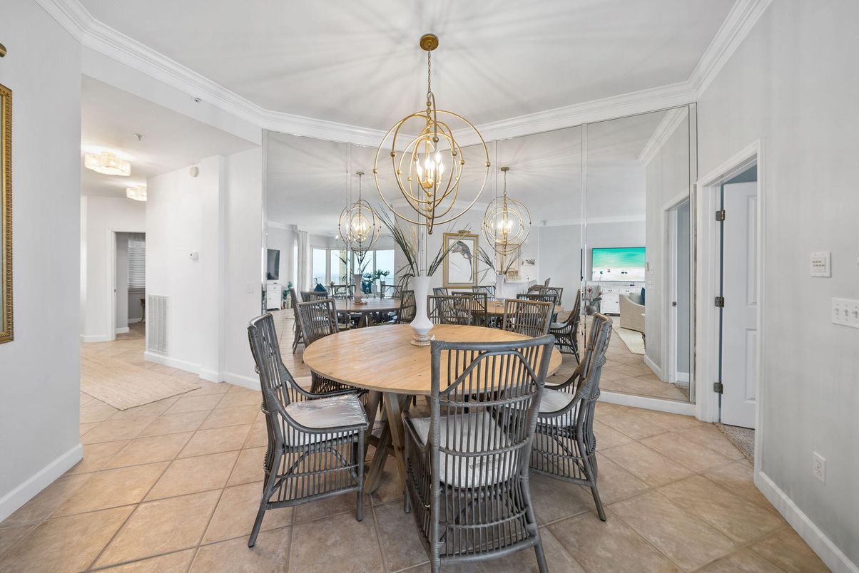 Chandelier, Dining room, Interior, Pendant Lights