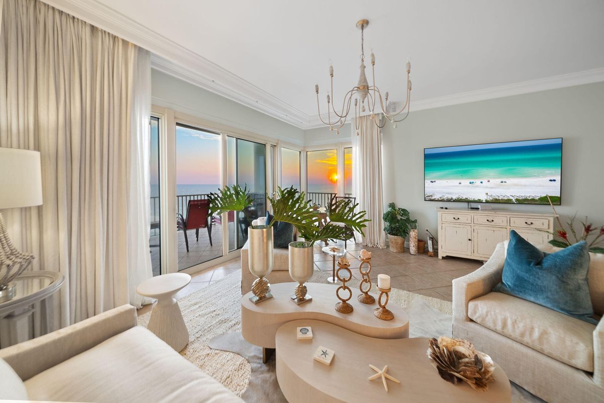 Chandelier, Interior, Living room, Water