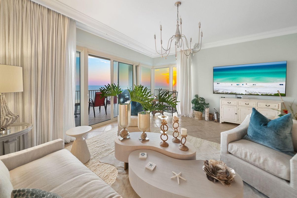 Chandelier, Interior, Living room, Water