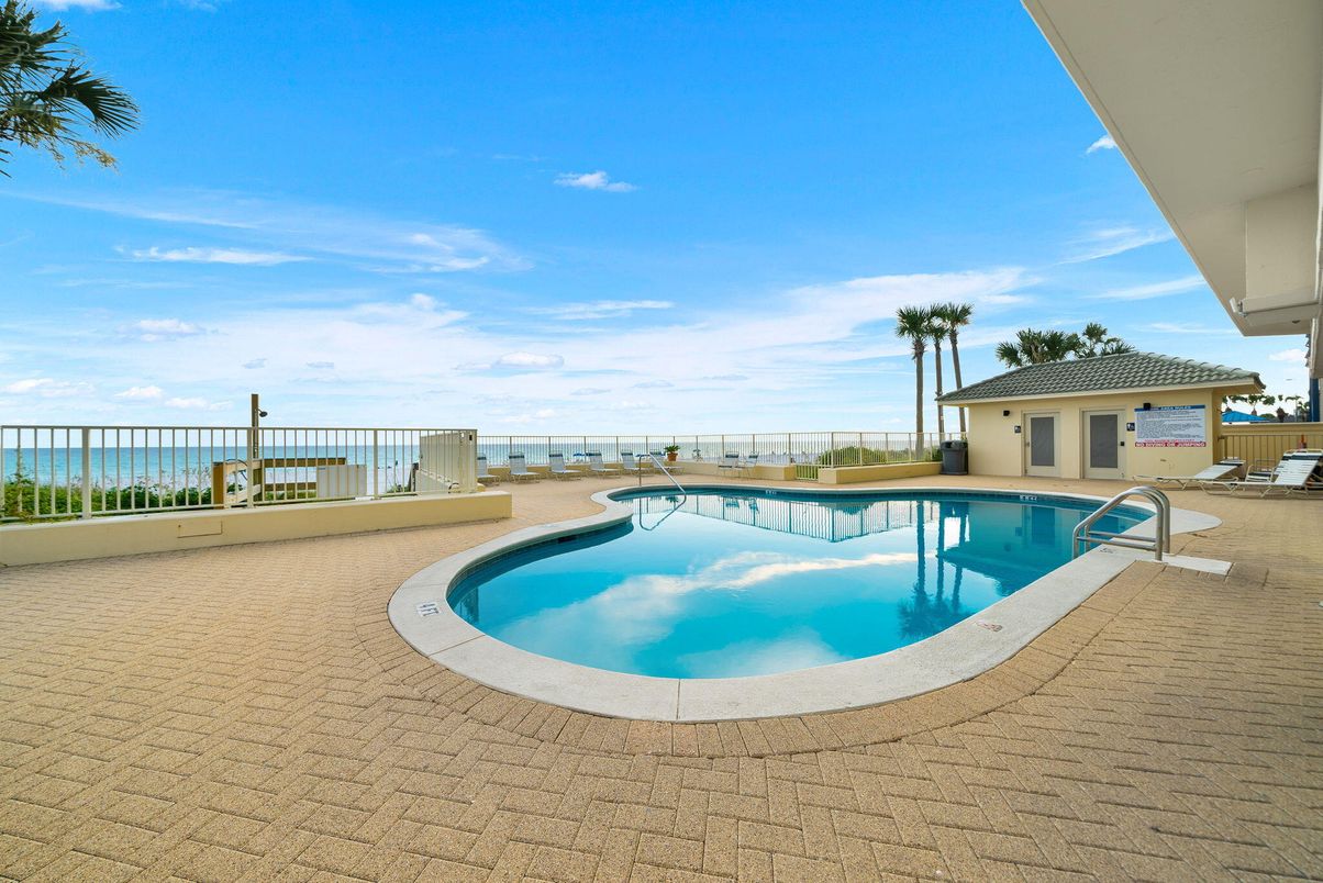 Exterior, Pool, Water