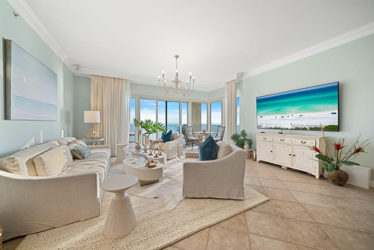 Chandelier, Dining room, Interior, Living room, Water