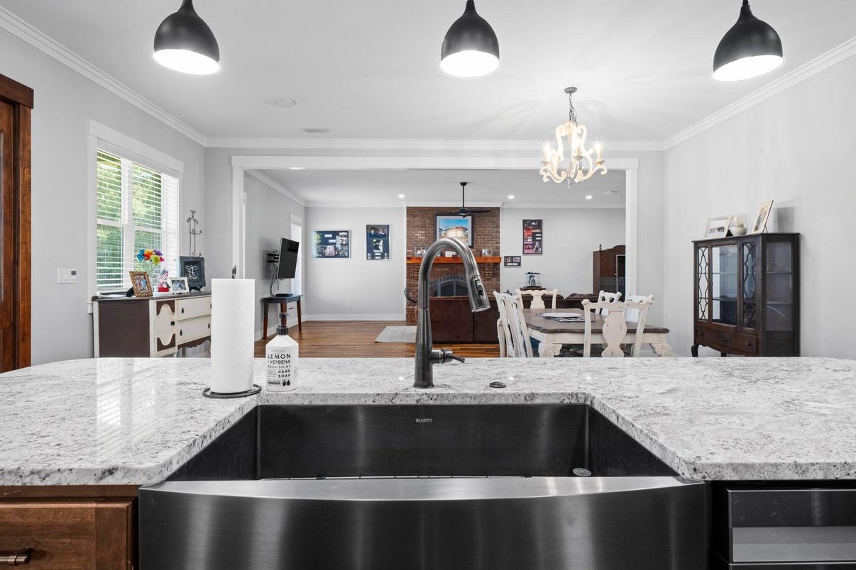 Chandelier, Dining room, Interior, Kitchen, Pendant Lights, Recessed Lighting, Stone Walls, Wood Texture Flooring