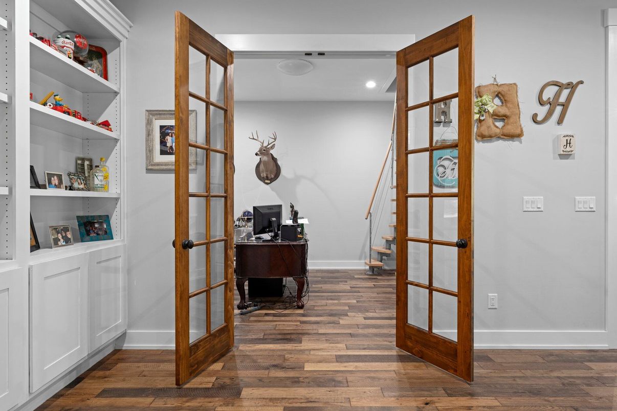 Interior, Recessed Lighting, Wood Texture Flooring