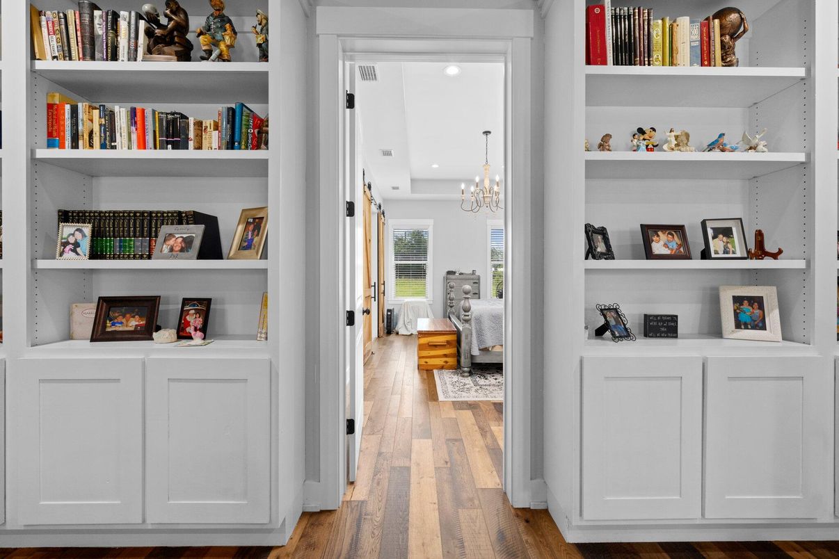 Chandelier, Interior, Recessed Lighting, Wood Texture Flooring