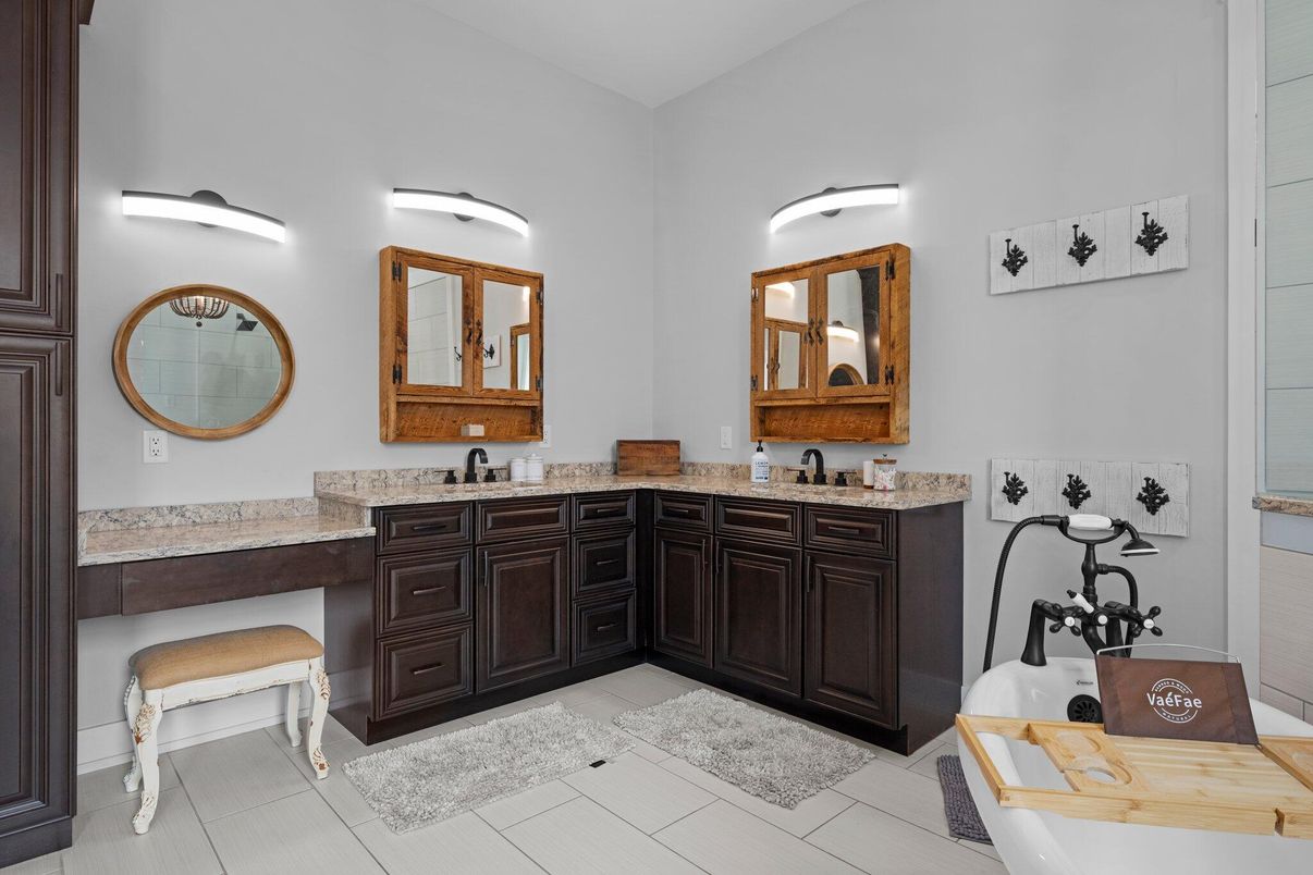 Bathroom, Dual Sink Vanities, Interior