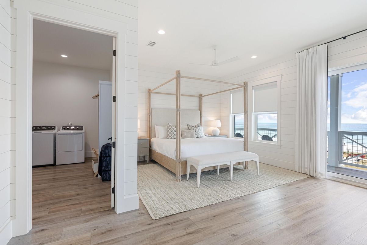 Bedroom, Interior, Recessed Lighting, Washer, Water, Wood Texture Flooring