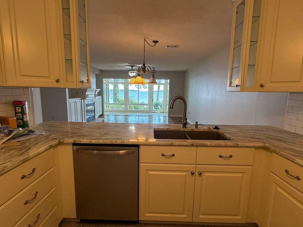 Chandelier, Interior, Kitchen, Pendant Lights, Water