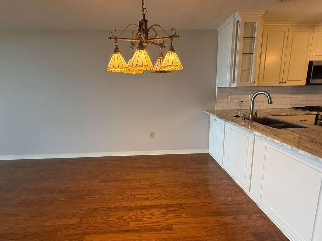 Chandelier, Interior, Kitchen, Wood Texture Flooring
