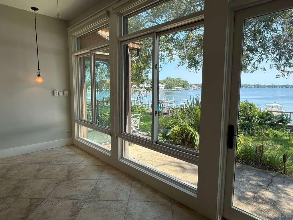Empty room, Interior, Pendant Lights, Sun Room, Water