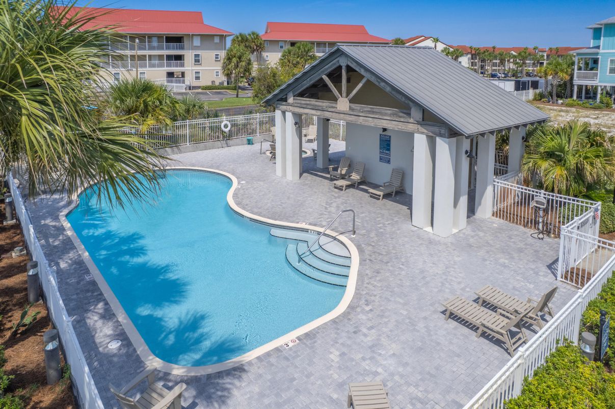 Exterior, Pool