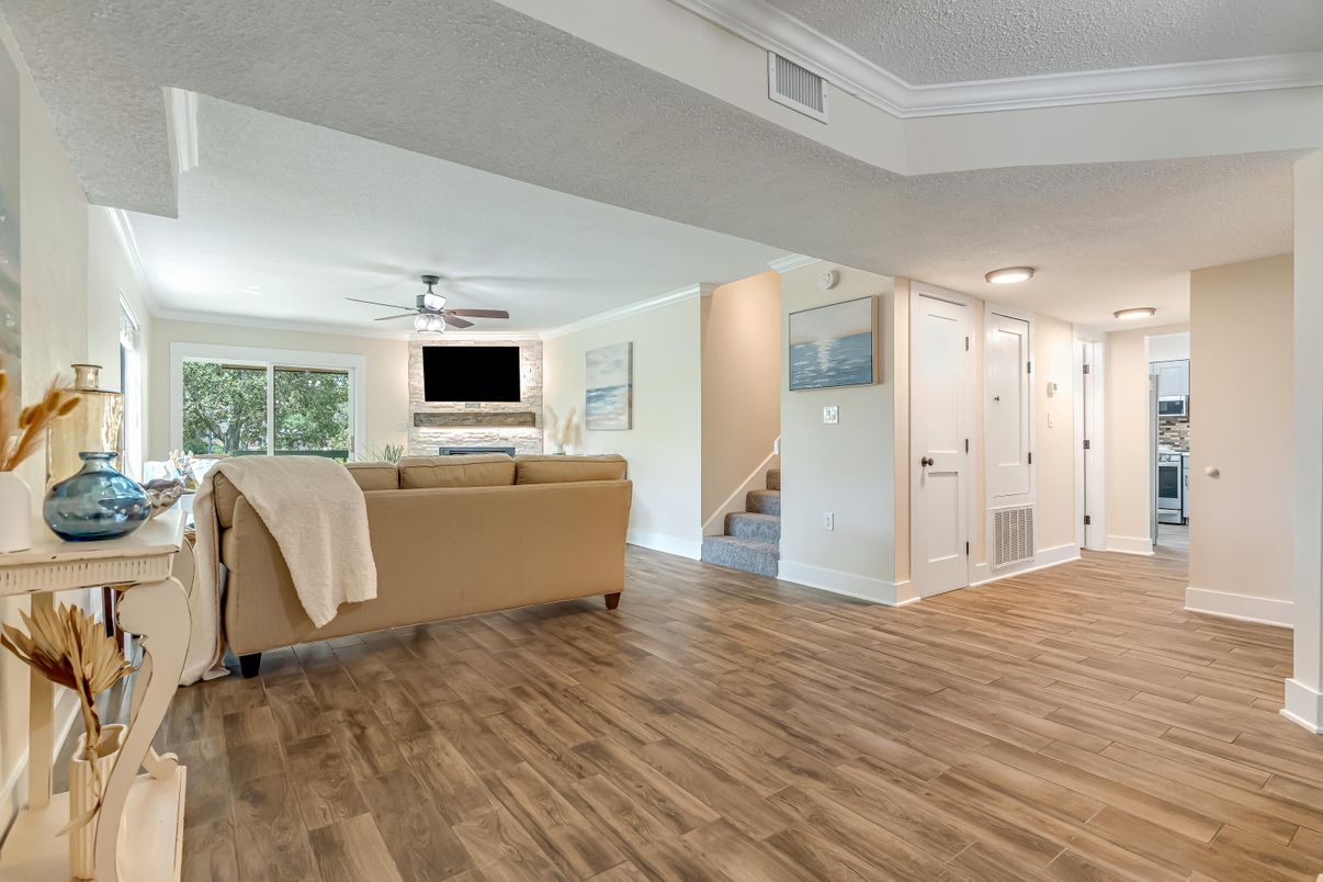 Interior, Living room, Recessed Lighting, Wood Texture Flooring