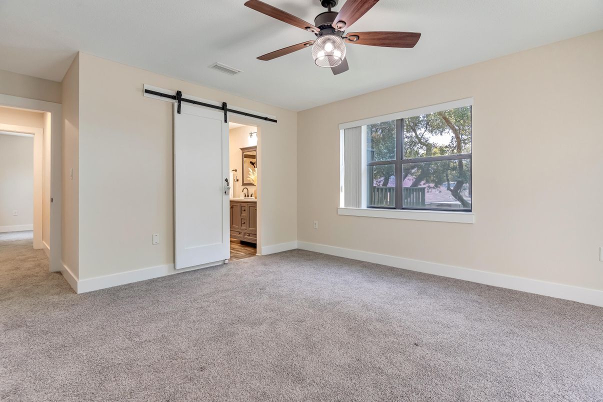 Empty room, Interior