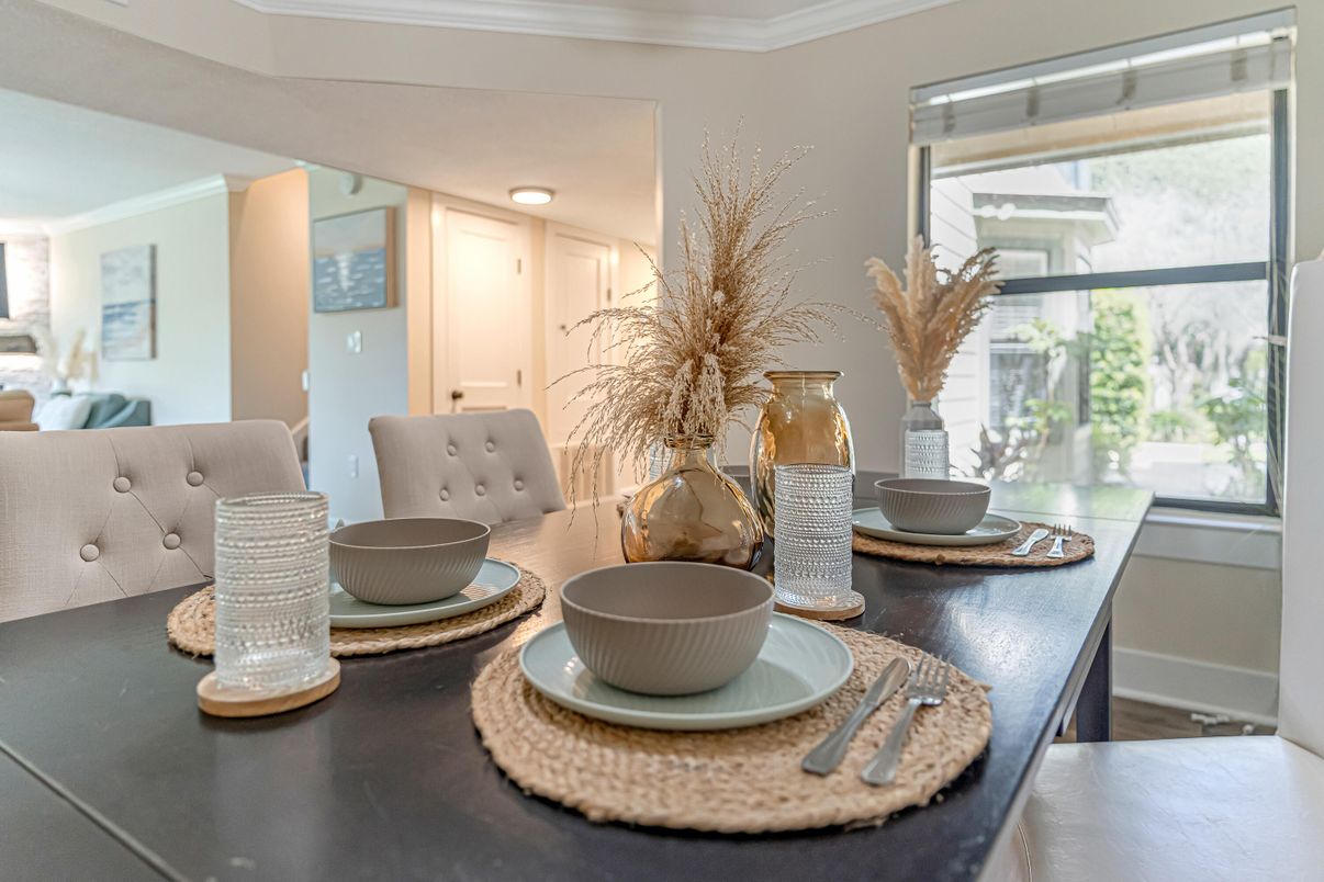 Dining room, Interior, Recessed Lighting