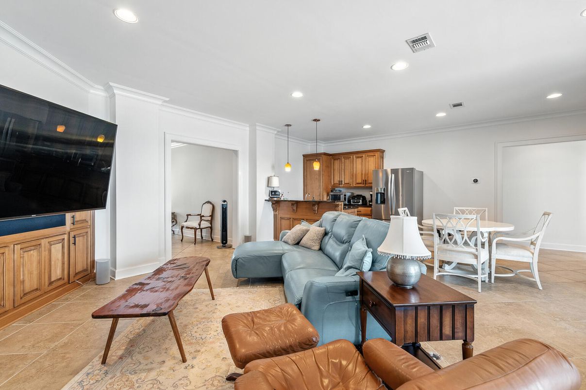 Dining room, Interior, Kitchen, Living room, Pendant Lights, Recessed Lighting, Stainless Steel Appliances