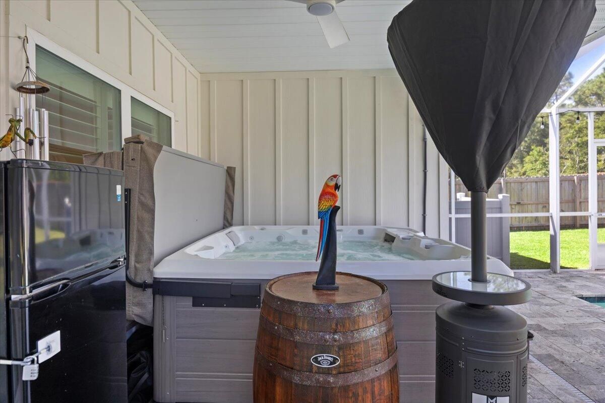 Exterior, Hot Tub