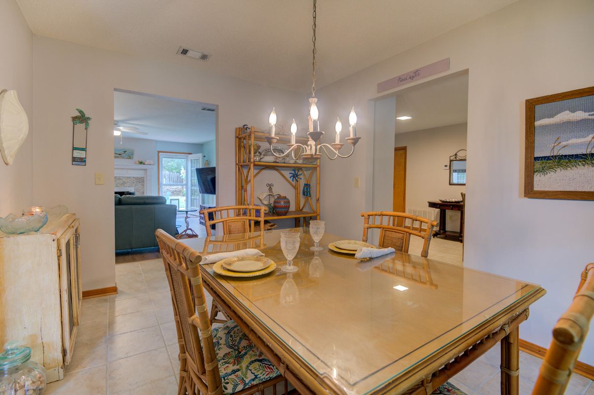 Chandelier, Dining room, Interior, Living room, Recessed Lighting