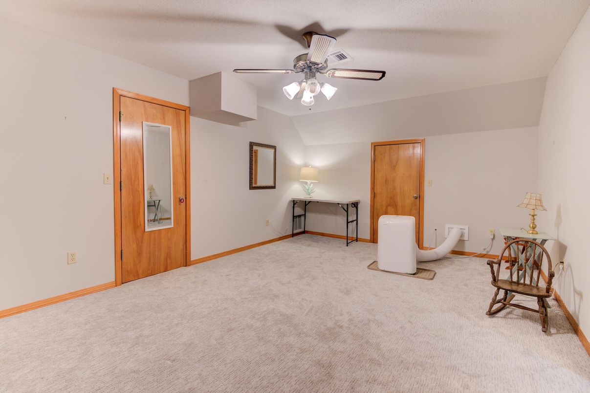 Empty room, Interior