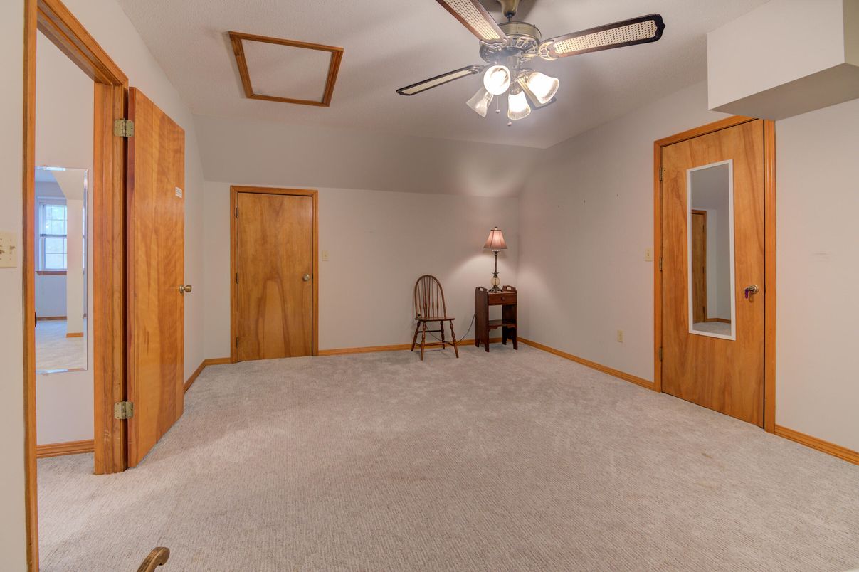 Empty room, Interior