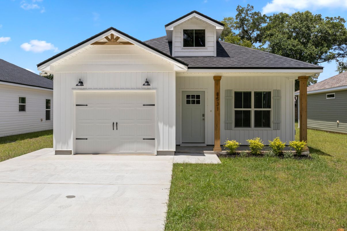 Attached, Exterior, Facade, Ranch