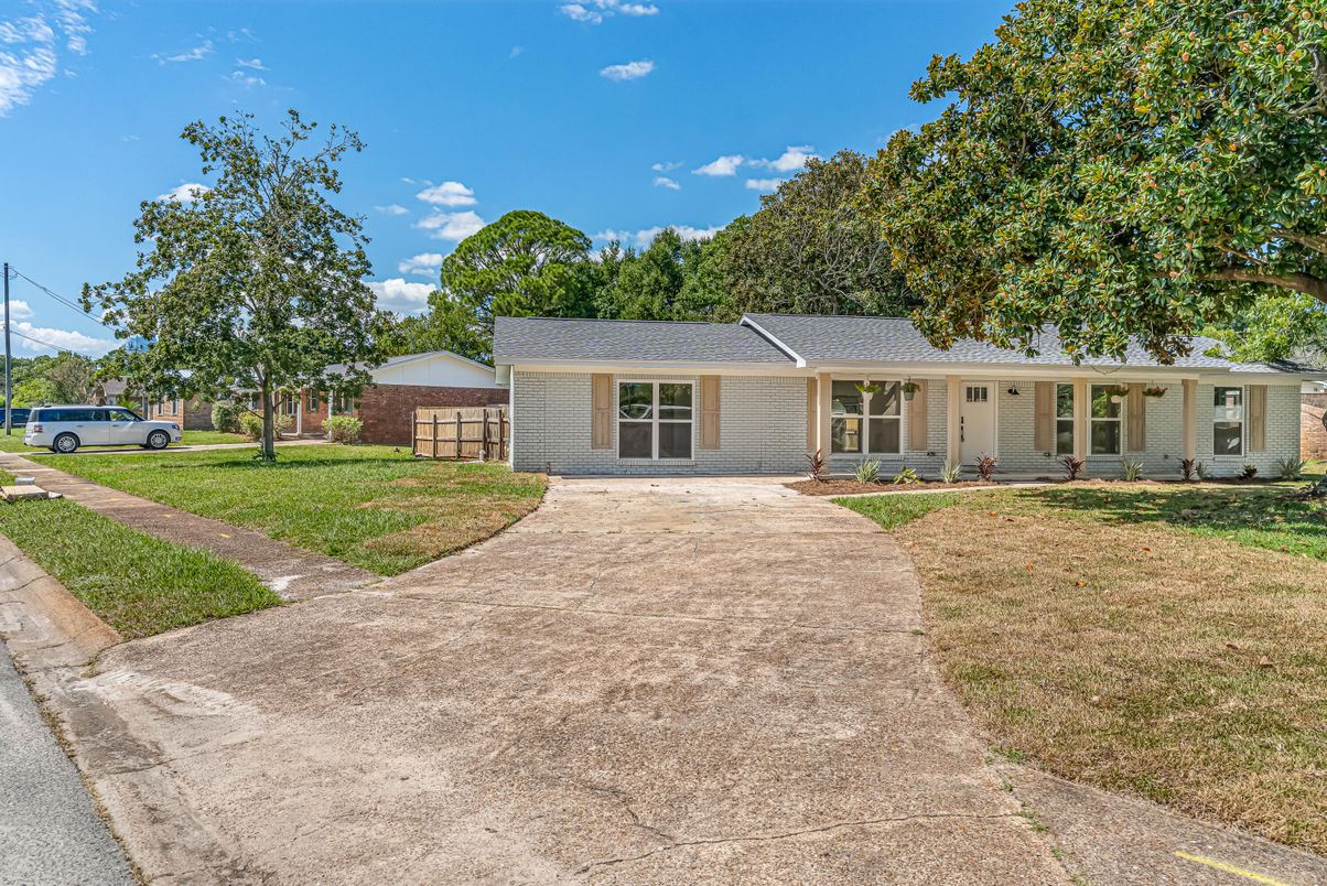 Backyard, Exterior, Facade, Ranch