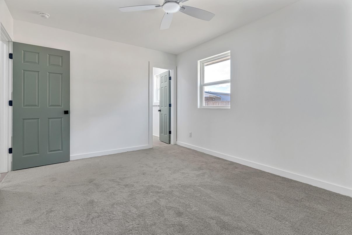 Empty room, Interior