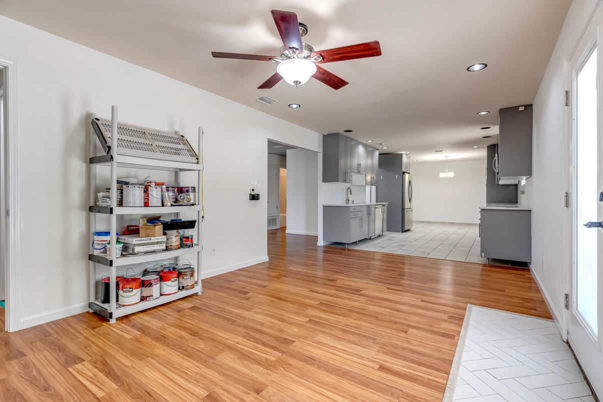 Empty room, Interior, Recessed Lighting, Wood Texture Flooring