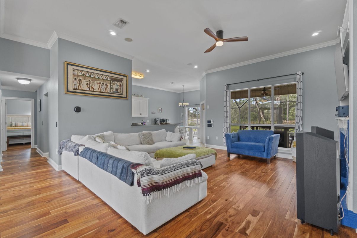 Bedroom, Interior, Living room, Pendant Lights, Recessed Lighting, Wood Texture Flooring
