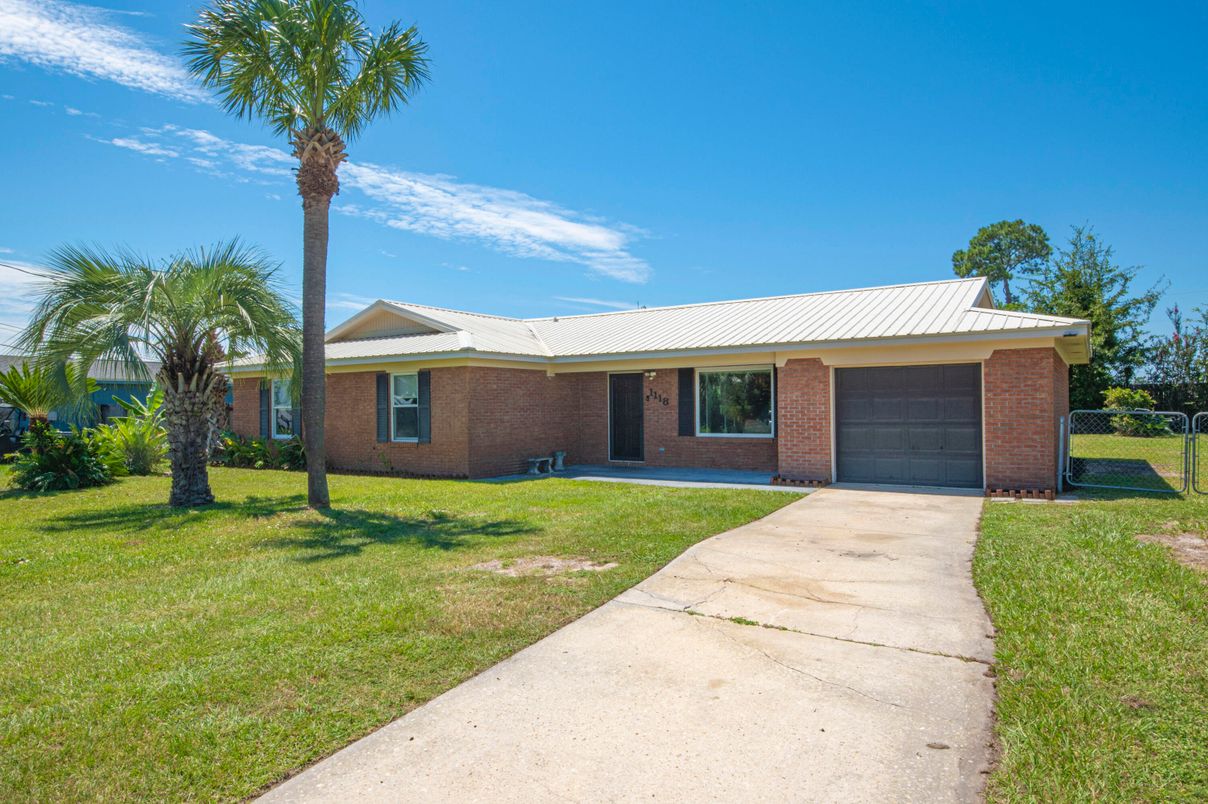 Attached, Exterior, Facade, Brick Facade, Ranch