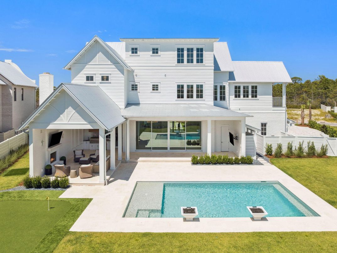 Exterior, Pool