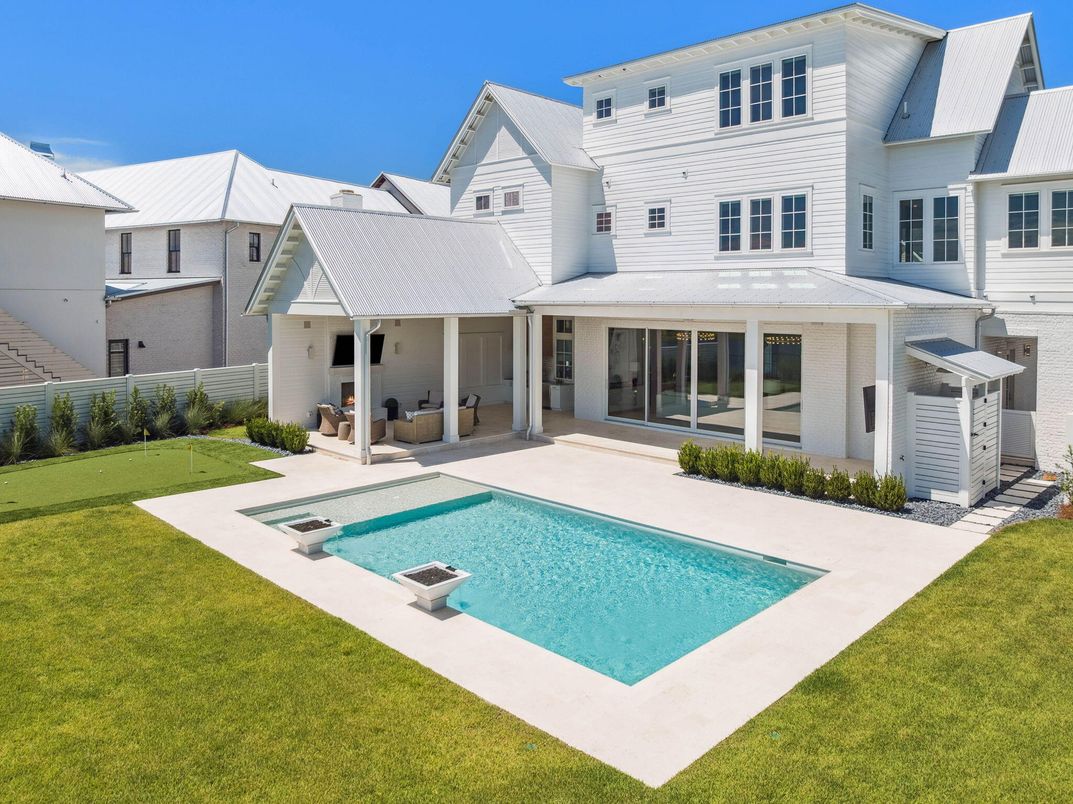 Exterior, Pool