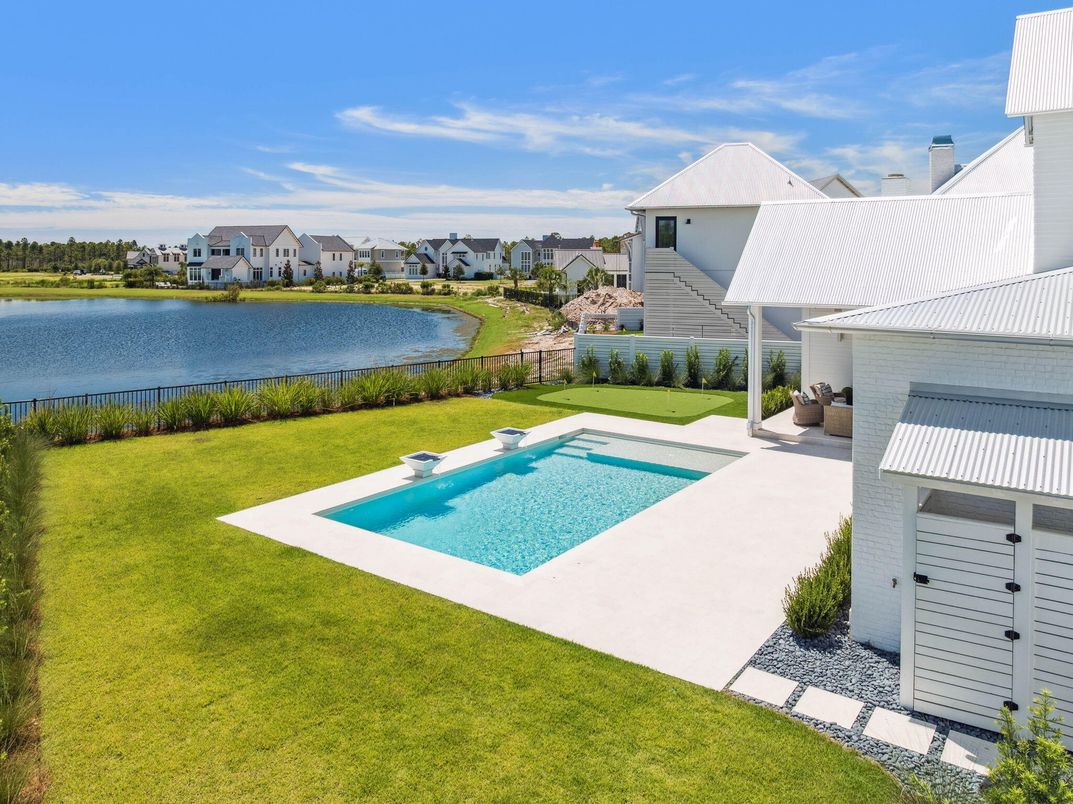 Exterior, Pool, Water