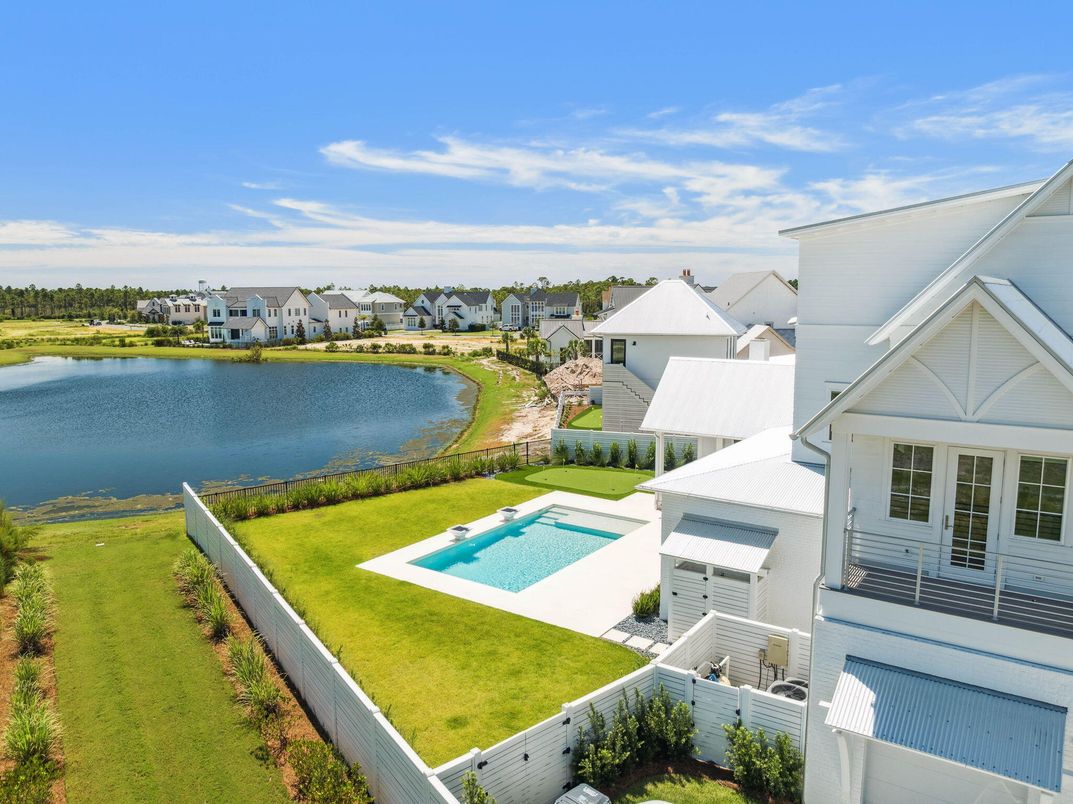 Exterior, Pool, Water