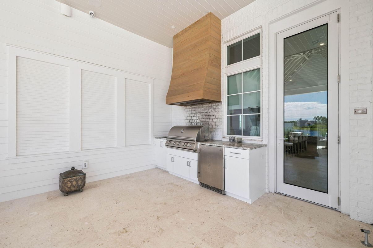 Exterior, Outdoor Kitchen