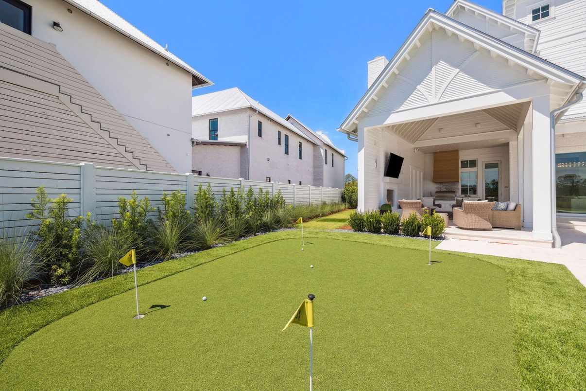 Backyard, Exterior