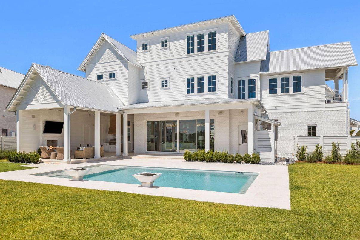 Exterior, Pool