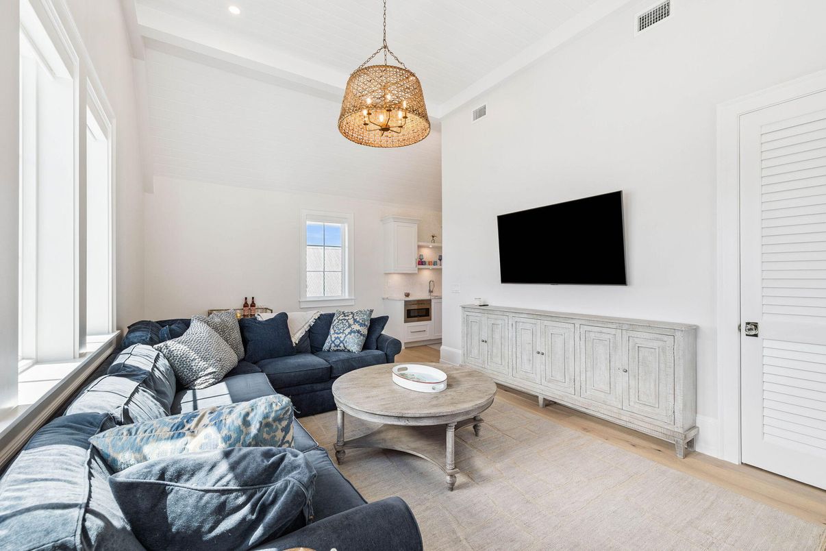Interior, Living room, Pendant Lights, Recessed Lighting, Wood Texture Flooring