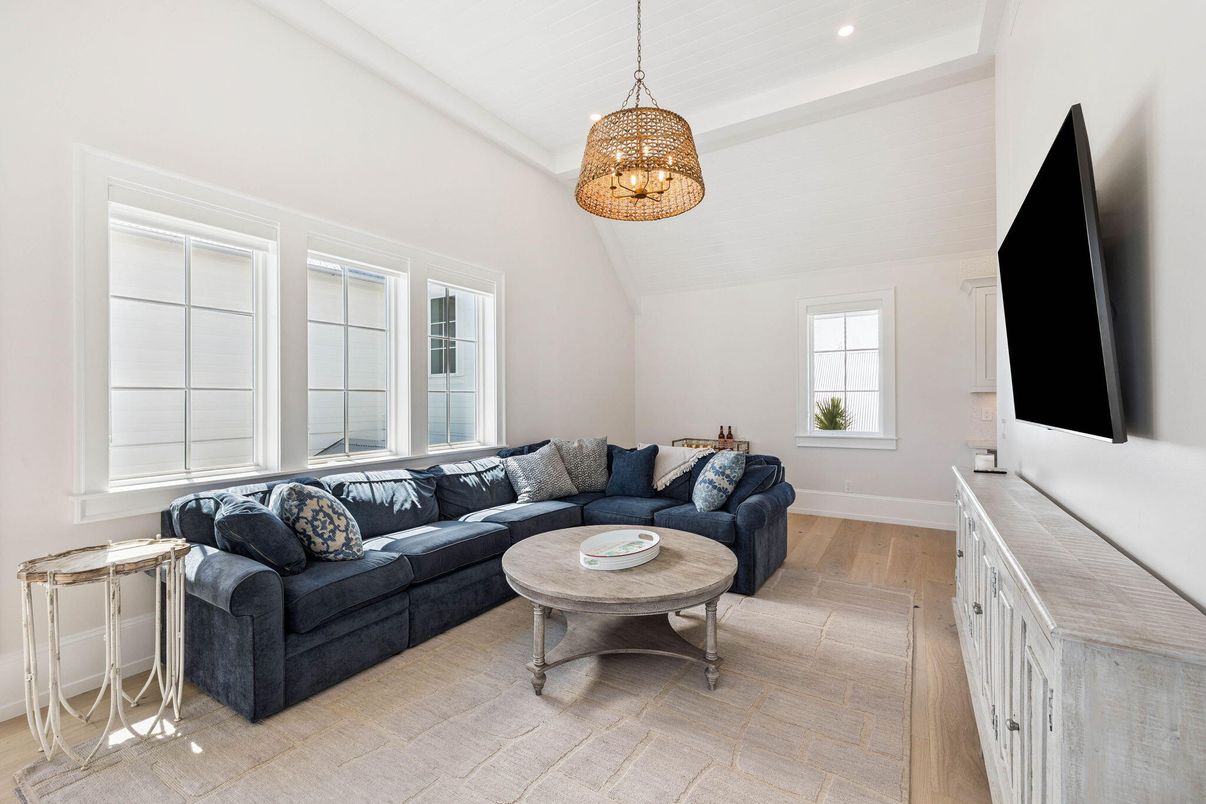 Interior, Living room, Pendant Lights, Recessed Lighting, Wood Texture Flooring