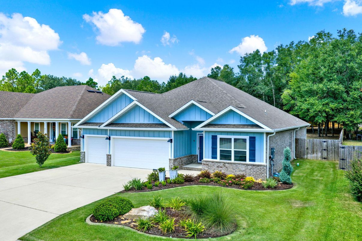Attached, Exterior, Facade, Ranch