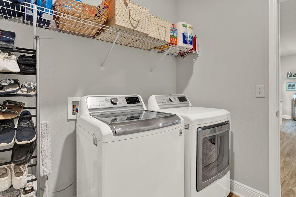 Interior, Washer, Wood Texture Flooring
