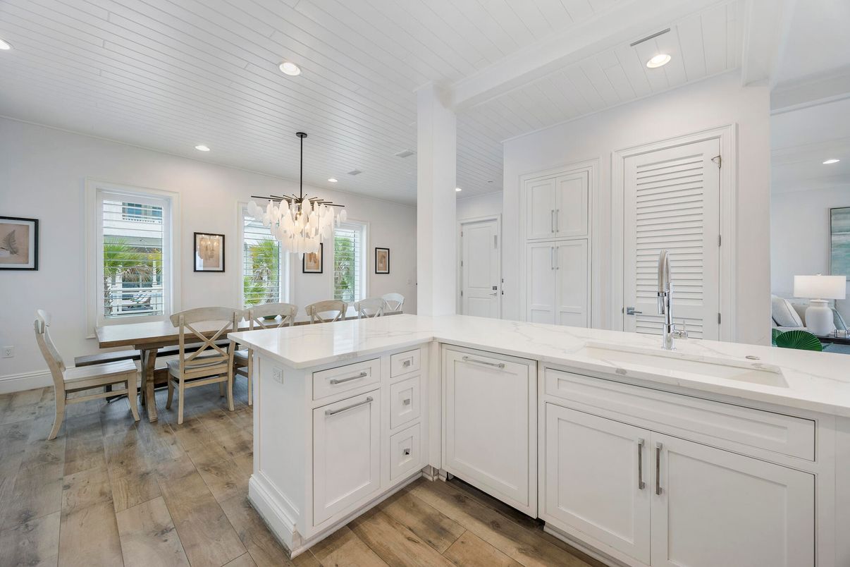Chandelier, Dining room, Interior, Pendant Lights, Recessed Lighting, Wood Texture Flooring