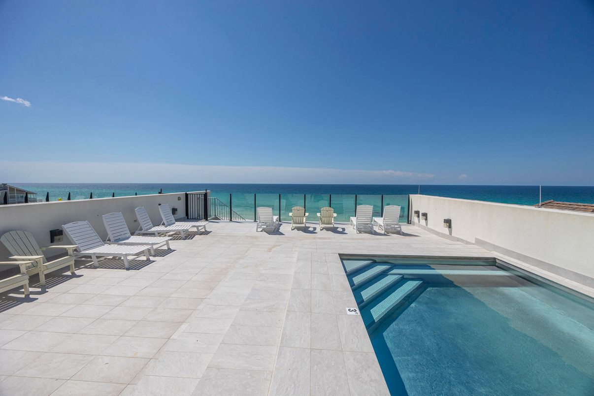 Exterior, Pool, Water