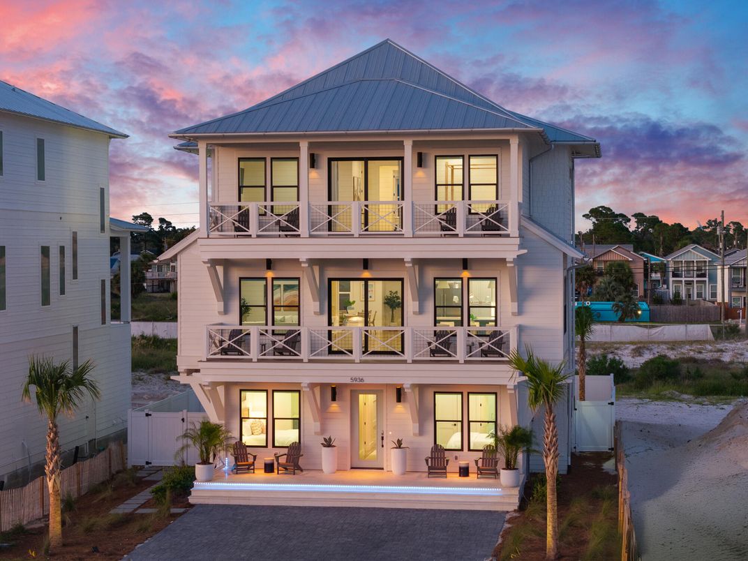 Exterior, Facade, Farmhouse
