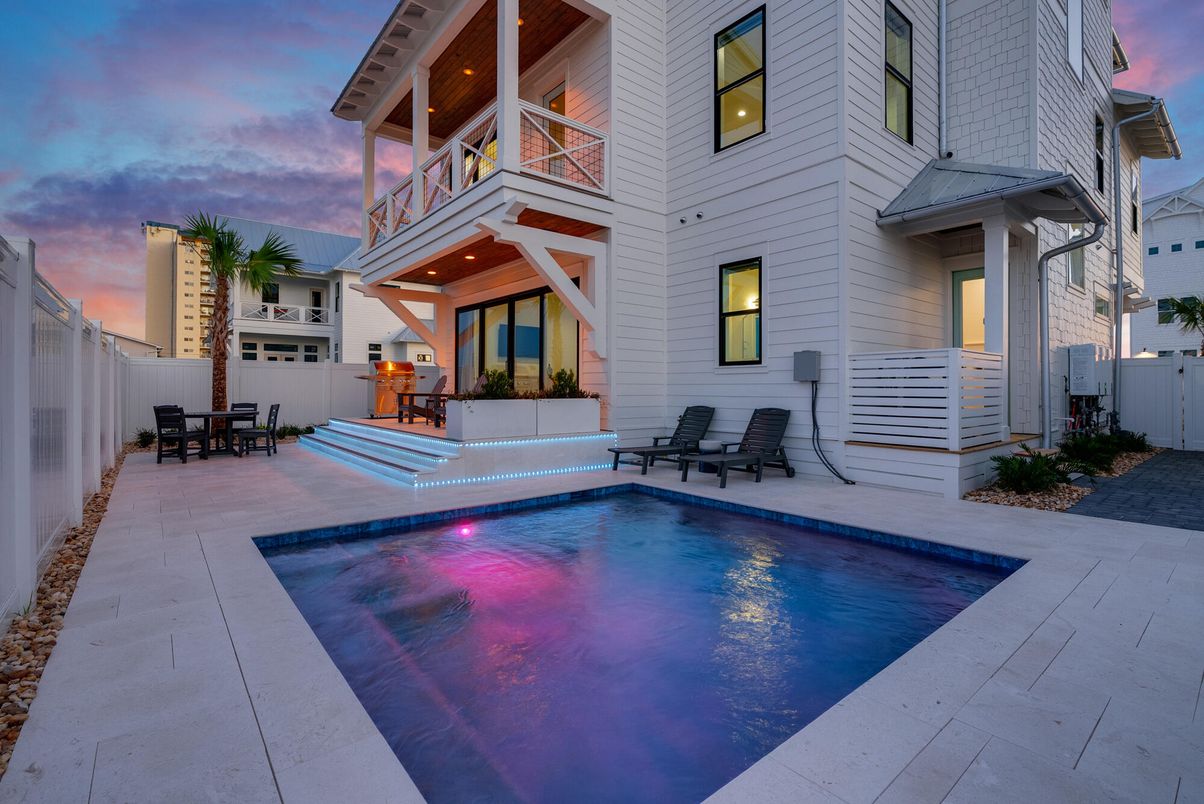 Exterior, Pool