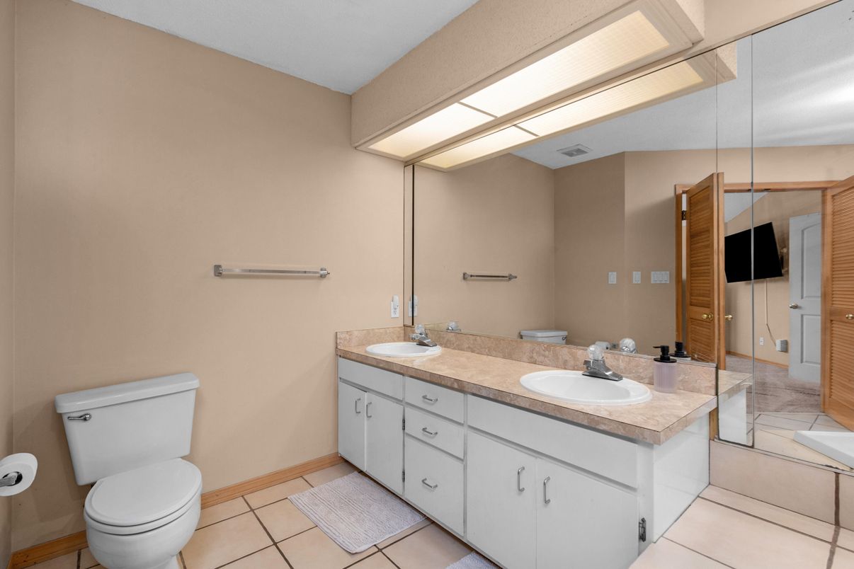 Bathroom, Dual Sink Vanities, Interior